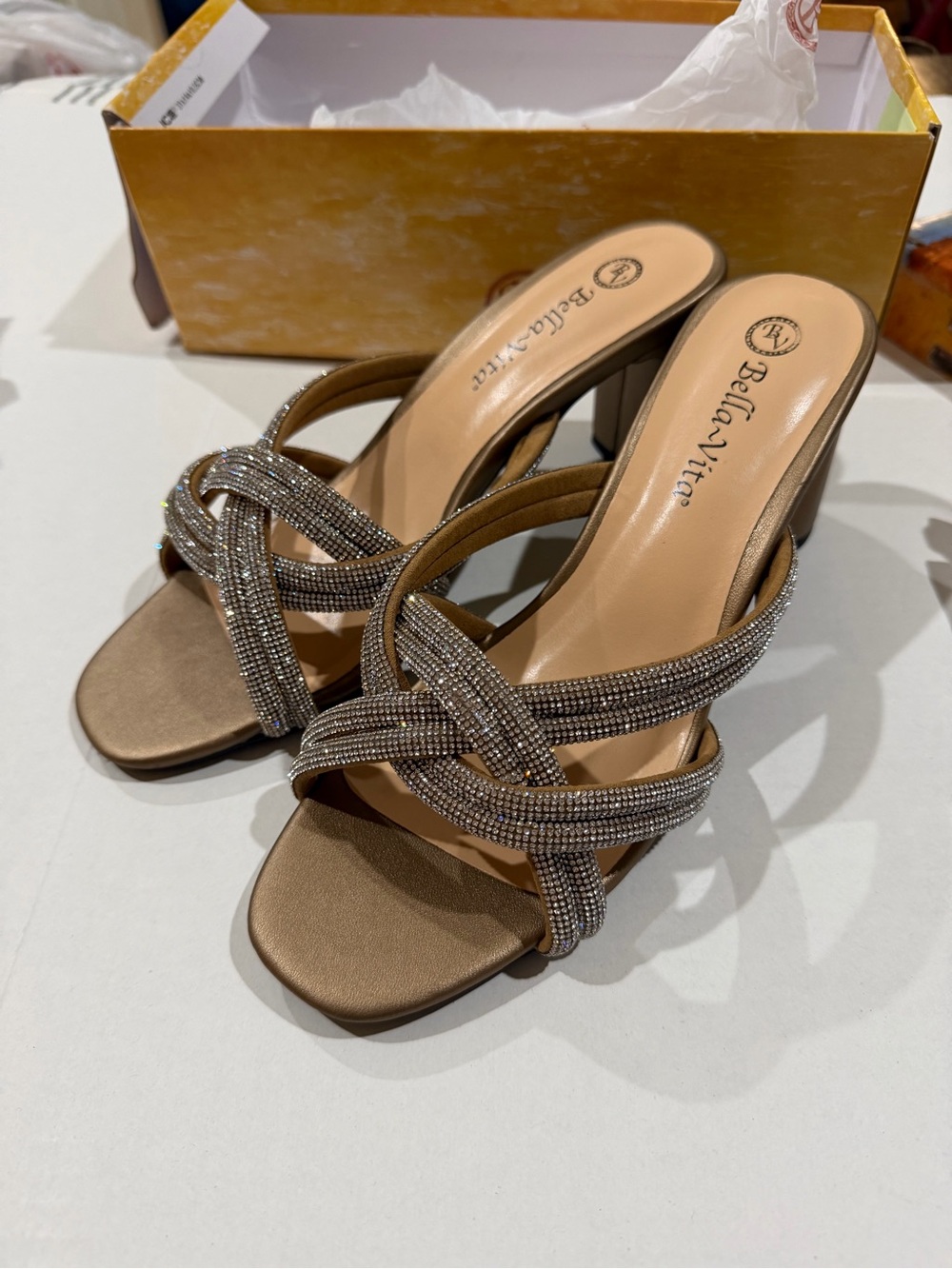Bella Vita Carmen Womens Sandal Womens  US size 8 1/2 Bronze- NEW IN BOX